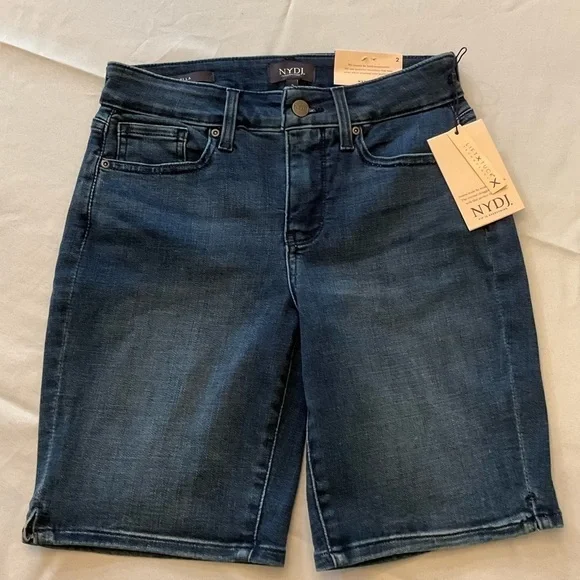 NWT NYDJ Ella Short with Side Seam Slits, Blue Well, Size 2 - Picture 1 of 4